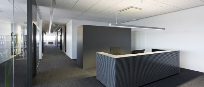 Recepcijas mēbeles – moderna uzņemšanas lete biroja interjerā