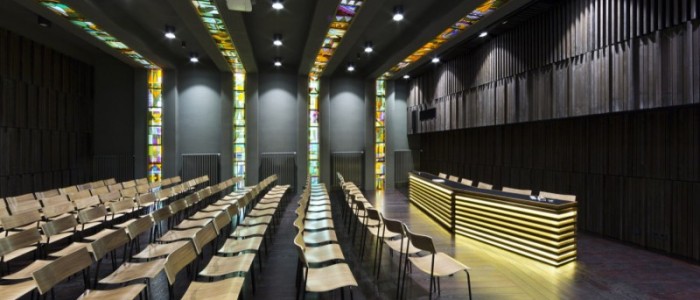 Konferenču un auditoriju mēbeles – krēsli un lektes zālēm