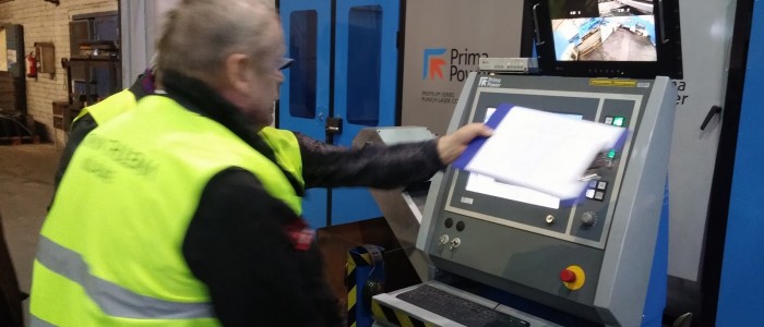 CNC metāla apstrādes vadības panelis ražošanā