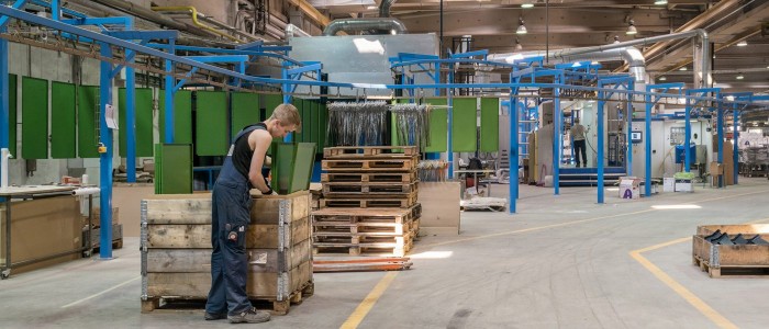 metāla detaļu pulverkrāsošanas pakalpojumi ražošanā
