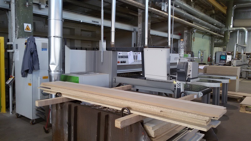 Koksnes materiālu CNC apstrāde ražošanā