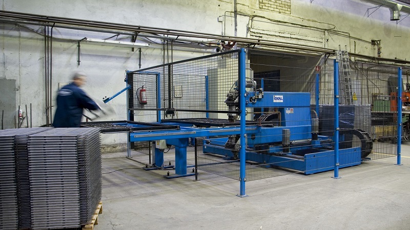 Wire form bending and welding in manufacturing