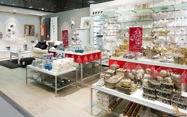 retail display tables and podiums